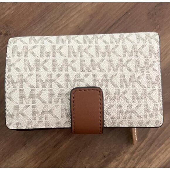 New Michael Kors Women's Pale Blue Bifold Wallet - Stylish & Compact Design - Picture 2 of 7